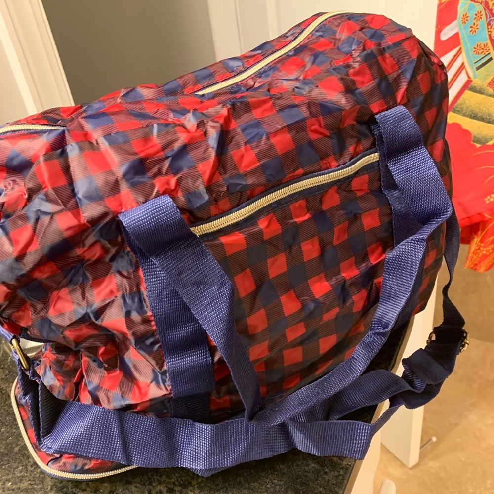 Foldable travel bag